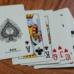 Мини-игры онлайн-казино на экране компьютера с игровыми элементами